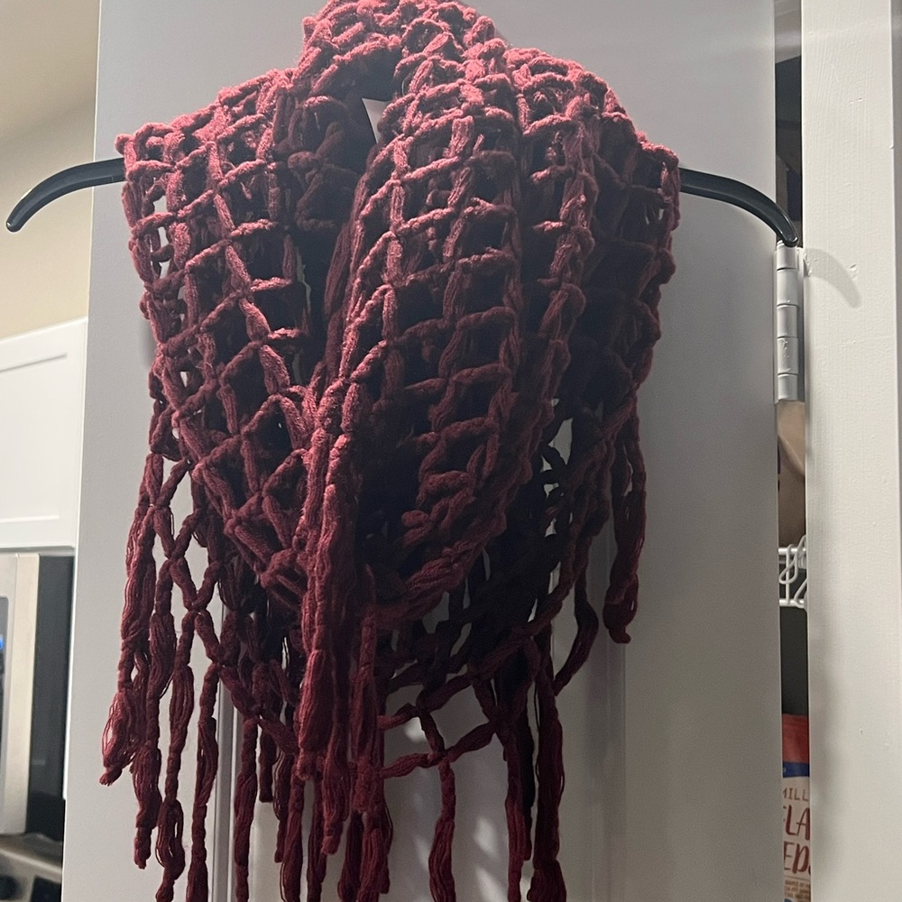 Elegant Burgundy Woven Throw Blanket - Picture 2 of 2